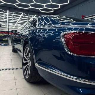 Detail Garage Hexagon Light Reflection